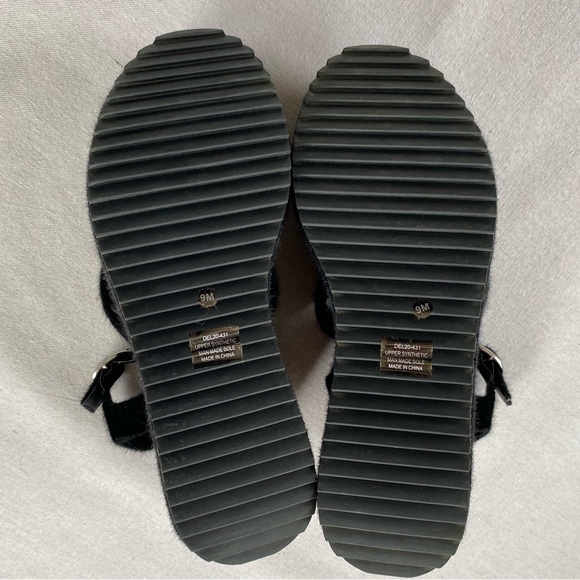 Delia's She Walks On Me Fuzzy Strappy Sandals Platform Shoes - Picture 6 of 7